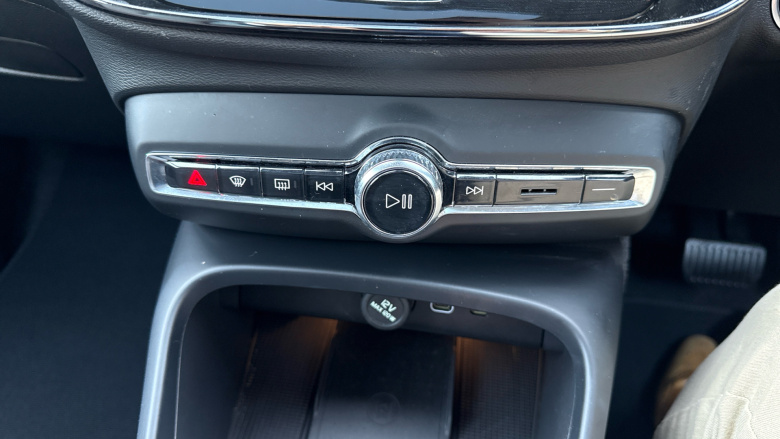 Volvo XC40 2.0 B3P Ultra Dark 5dr Auto Petrol Estate